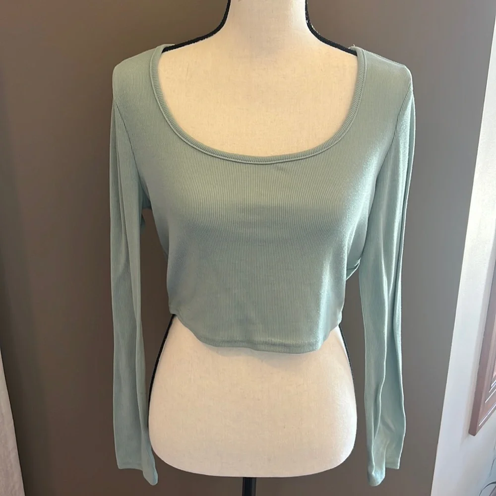 Long sleeve green crop top